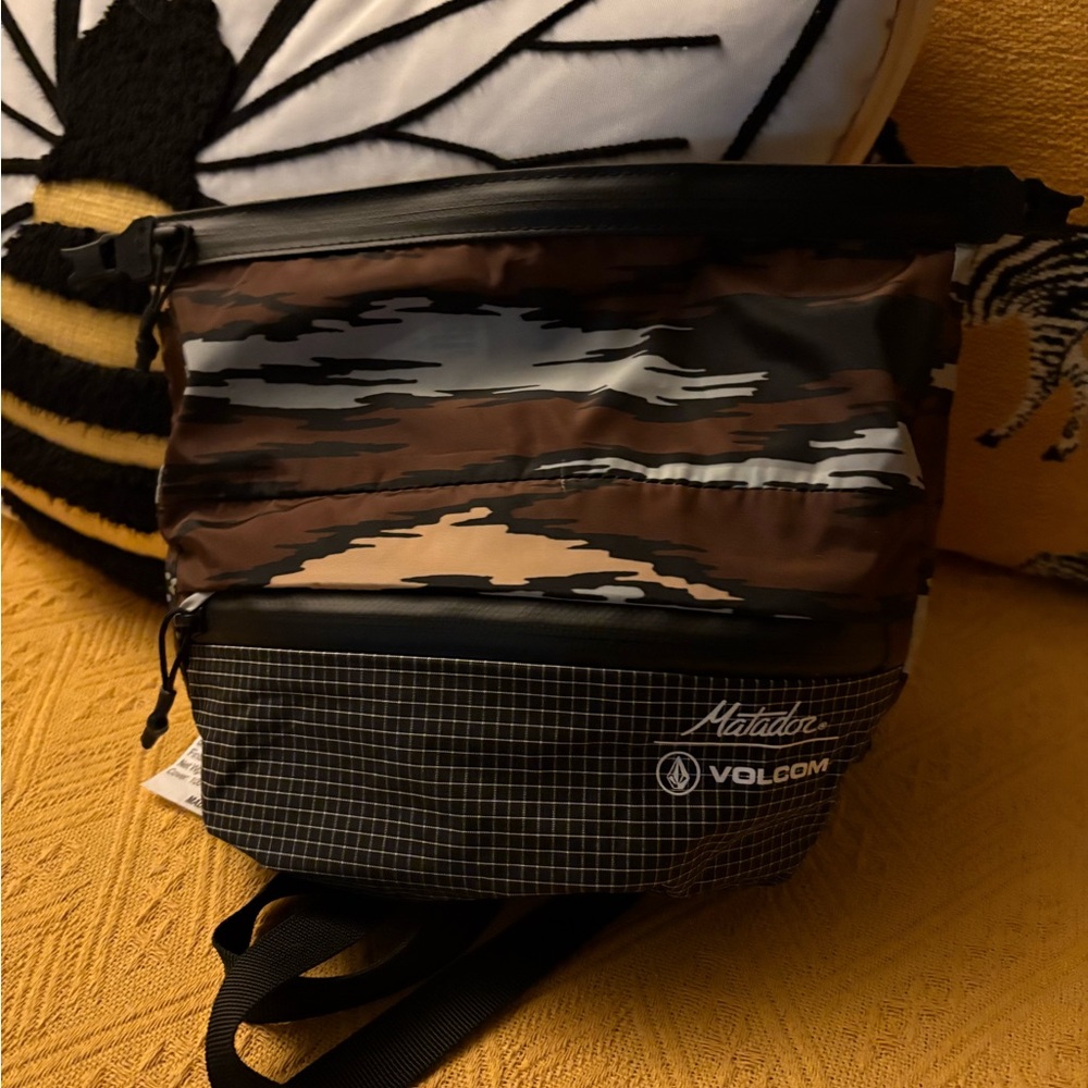 Unisex Volcom  lightweight on the go bag. Can be used for whatever.